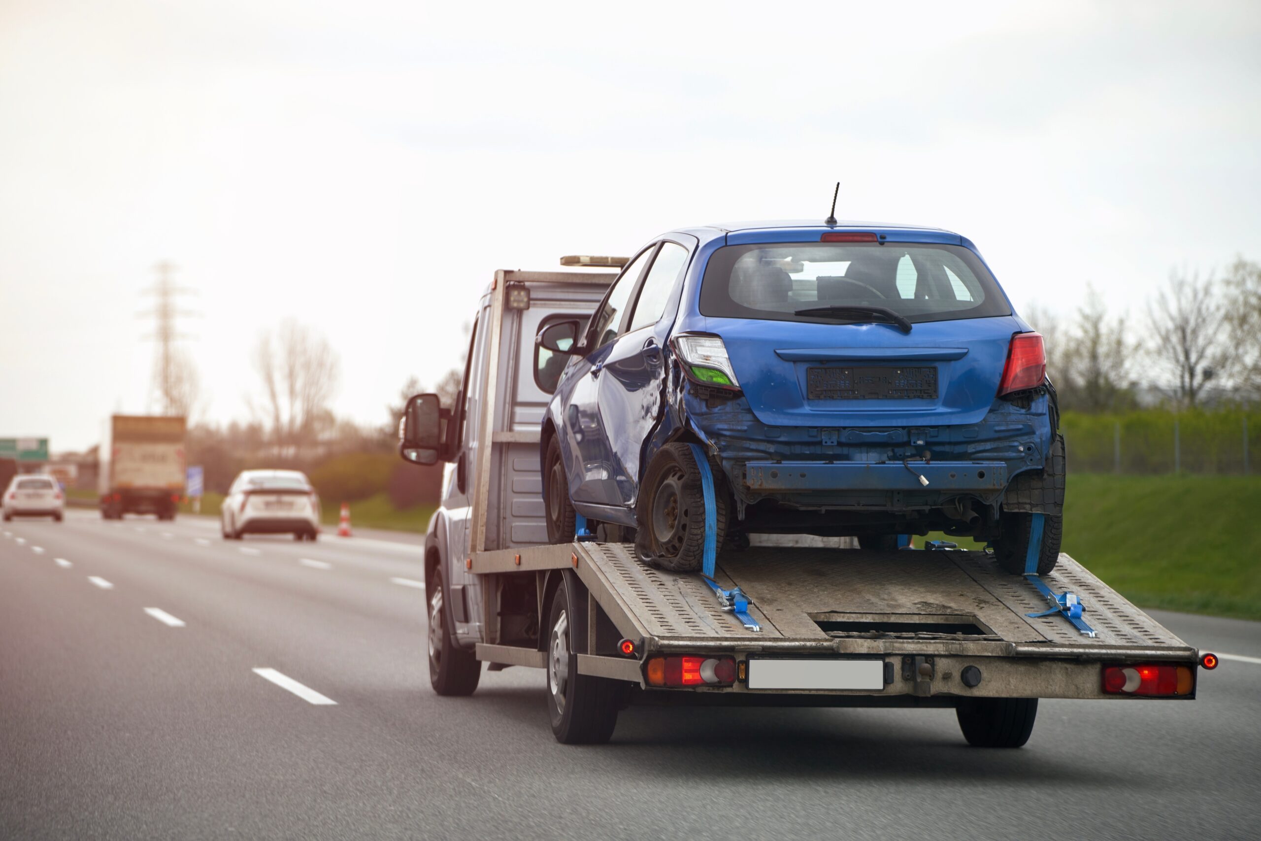Servizio soccorso stradale con carro attrezzi a Rosignano